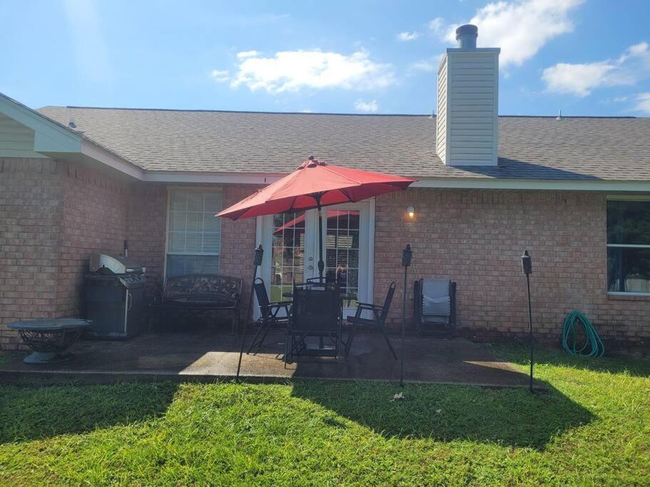 Beautiful 3 Bedroom Home 4 Minutes From The Beach Pensacola Exterior foto